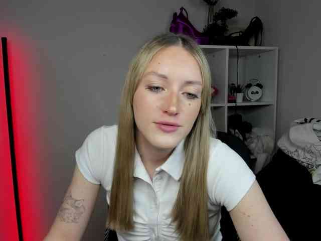 EvelynBlond26