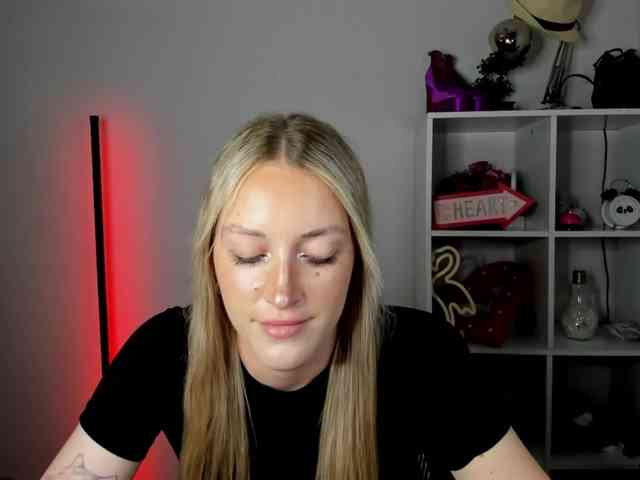 EvelynBlond26
