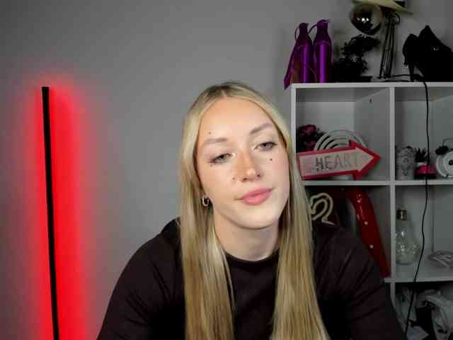 EvelynBlond26