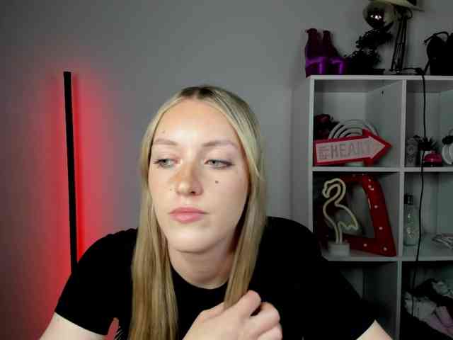 EvelynBlond26