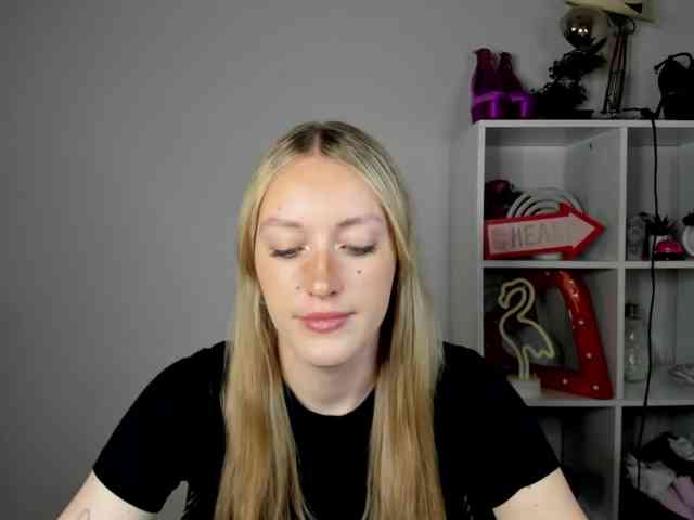 EvelynBlond26
