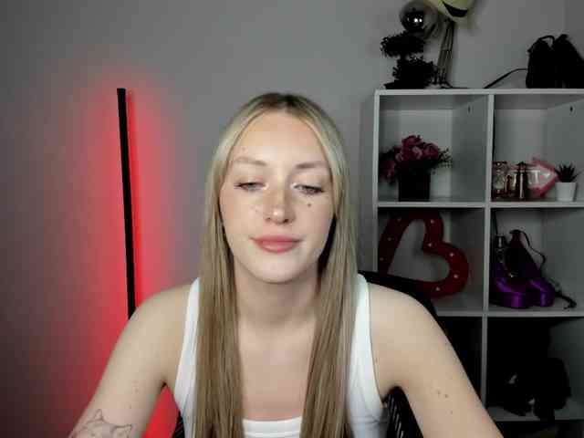 Model: EvelynBlond26