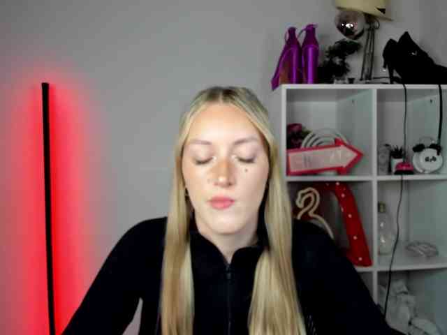 EvelynBlond26