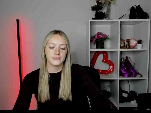EvelynBlond26 webcam