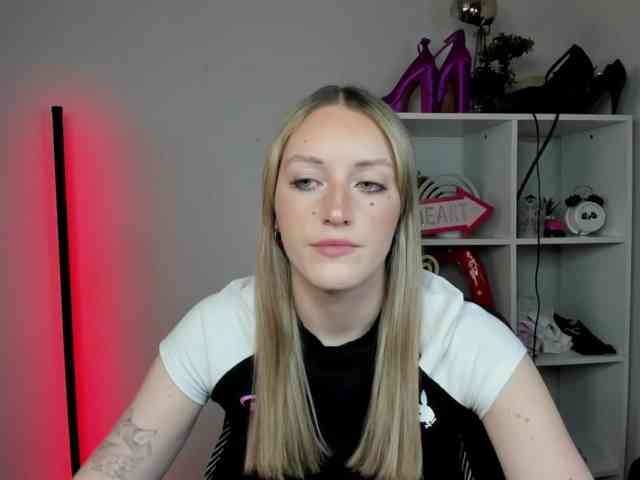 EvelynBlond26