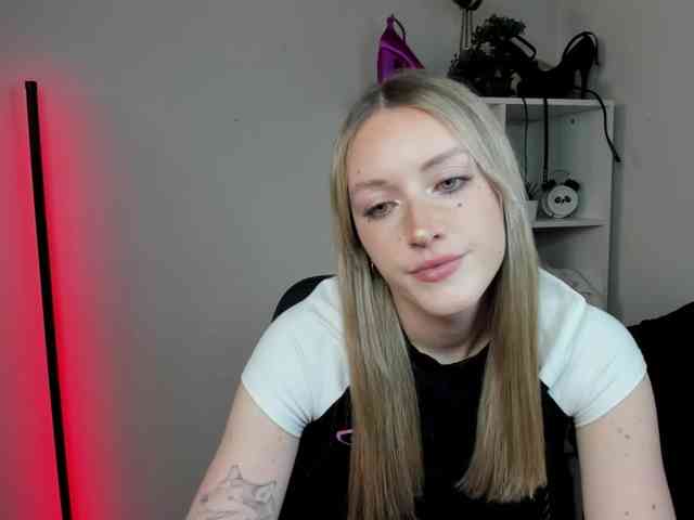 EvelynBlond26