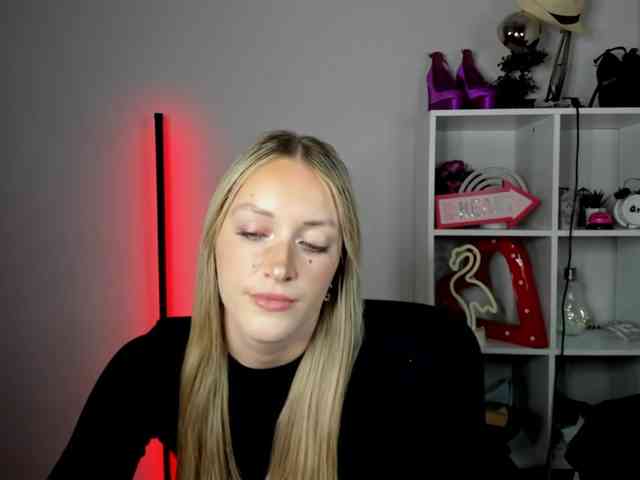 EvelynBlond26