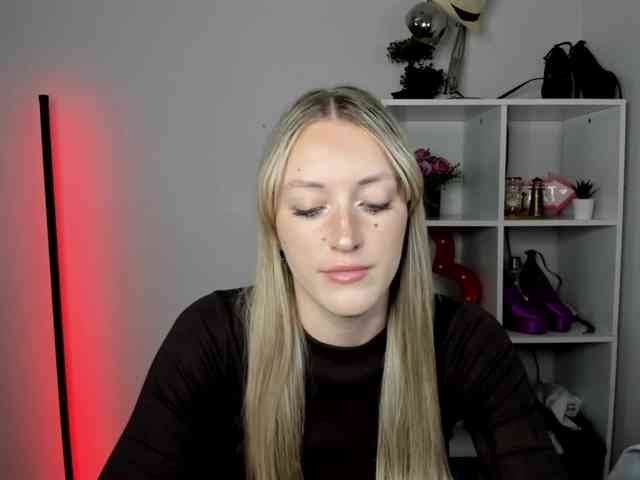 EvelynBlond26