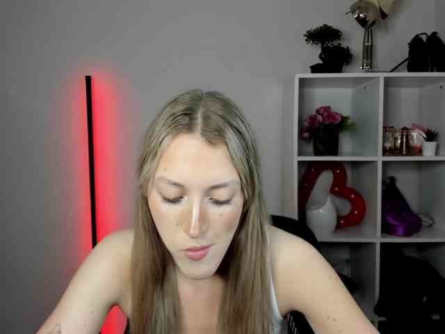 EvelynBlond26