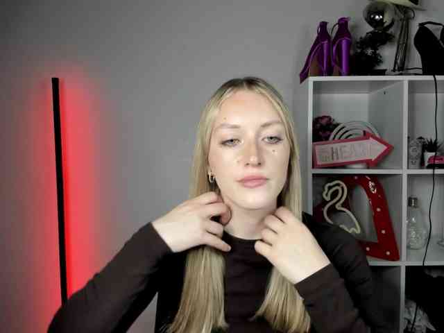 EvelynBlond26