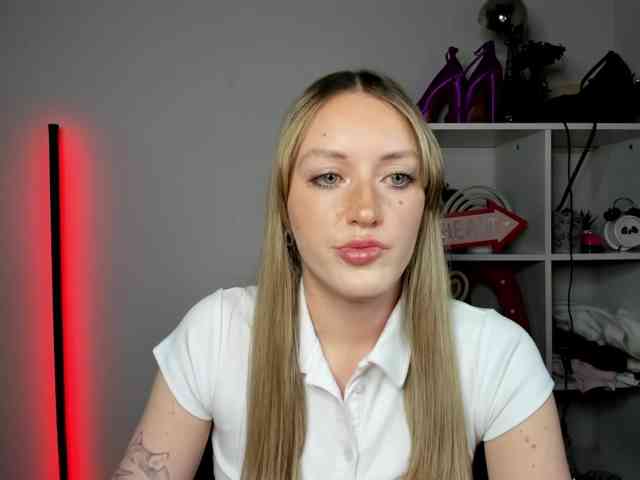 EvelynBlond26