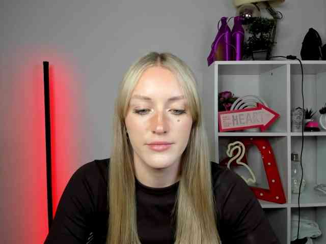 EvelynBlond26