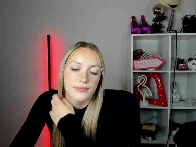 EvelynBlond26