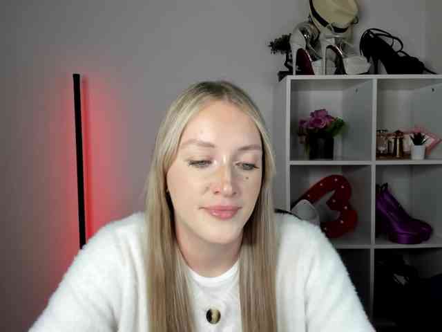 Model: EvelynBlond26