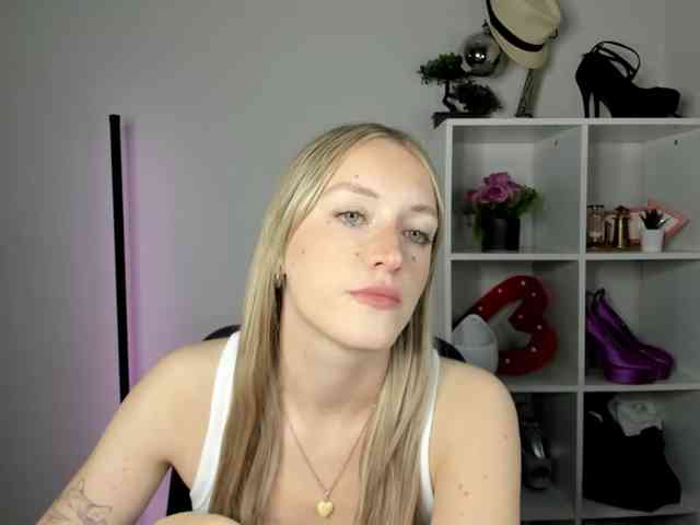 EvelynBlond26