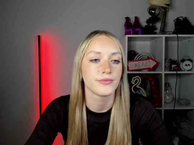 Model: EvelynBlond26