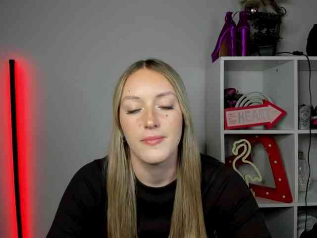 EvelynBlond26
