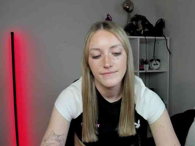 EvelynBlond26