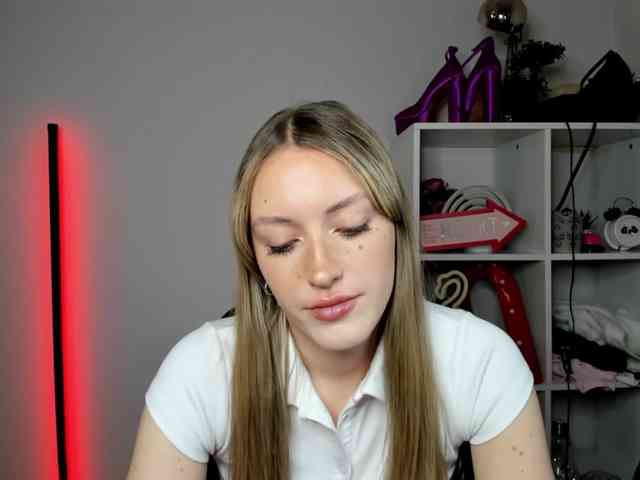 EvelynBlond26