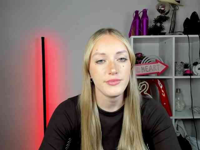 EvelynBlond26