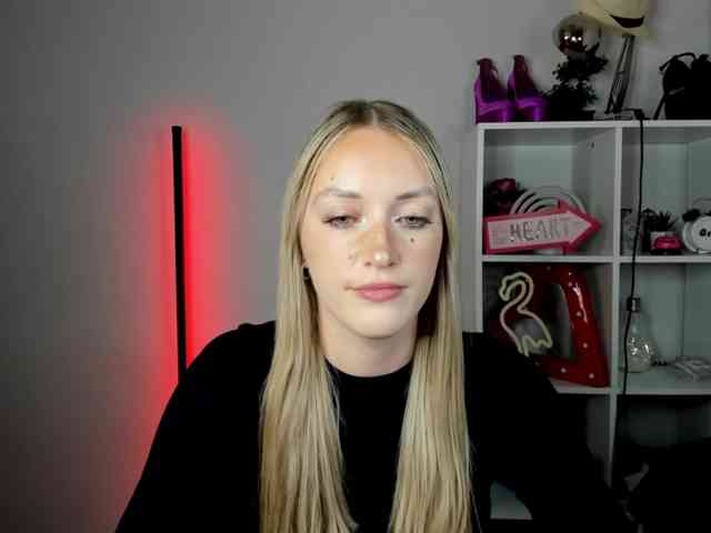 EvelynBlond26