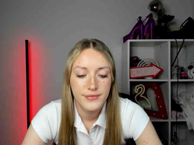 EvelynBlond26