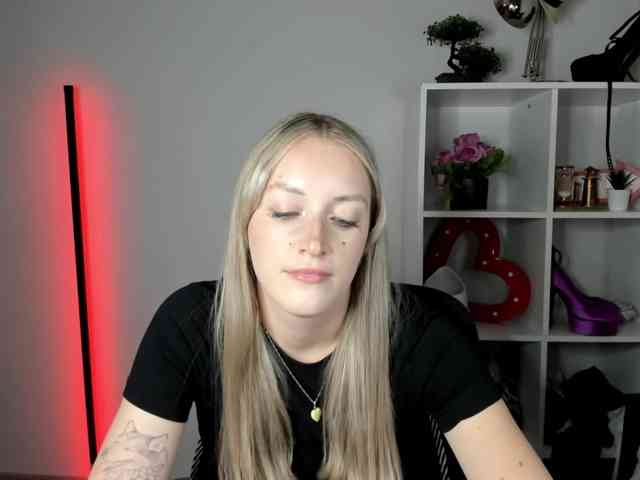 Model: EvelynBlond26
