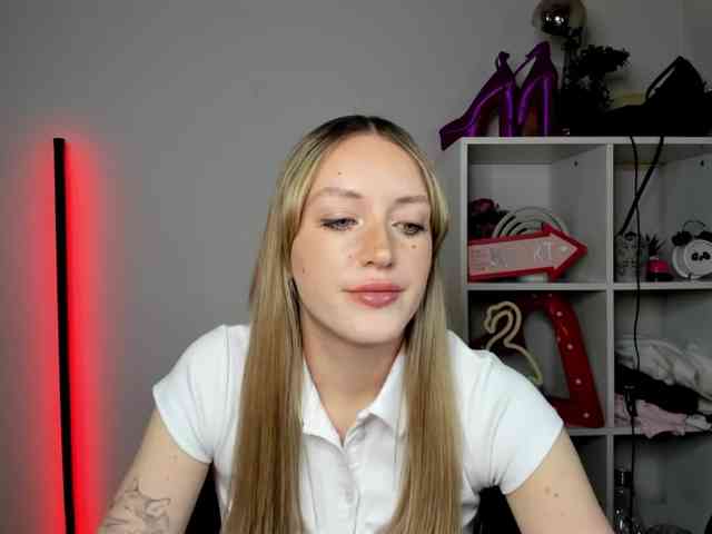 EvelynBlond26