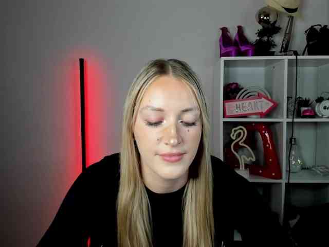 EvelynBlond26