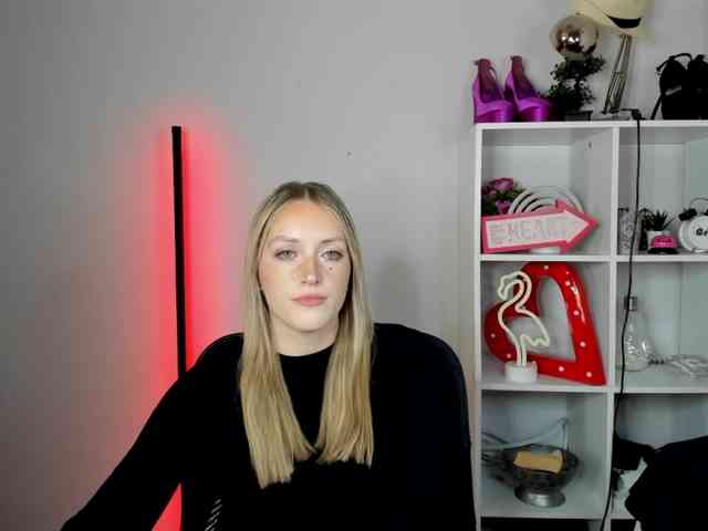EvelynBlond26