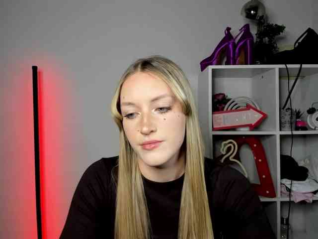 EvelynBlond26
