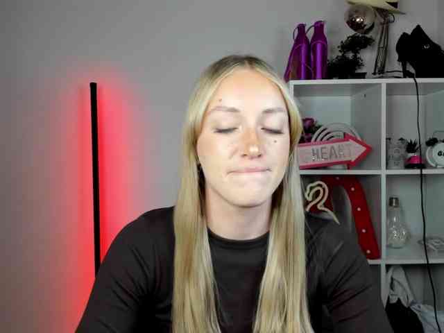 EvelynBlond26
