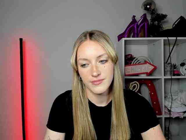 EvelynBlond26