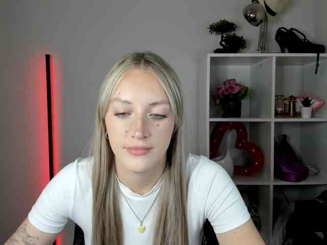 EvelynBlond26