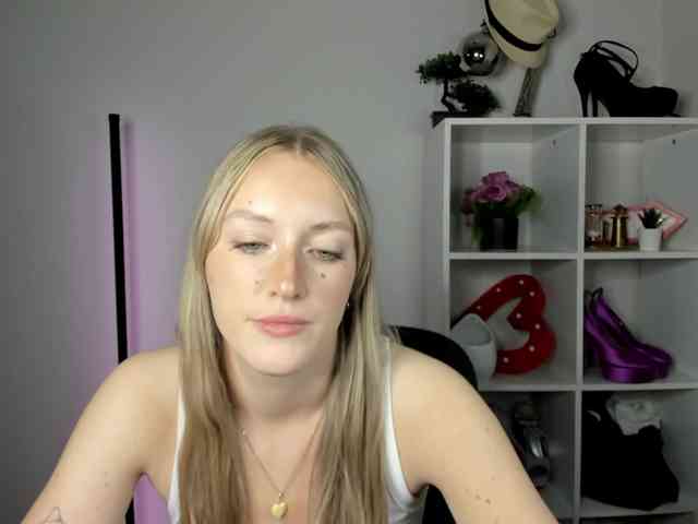 EvelynBlond26
