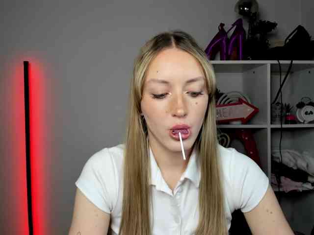 EvelynBlond26