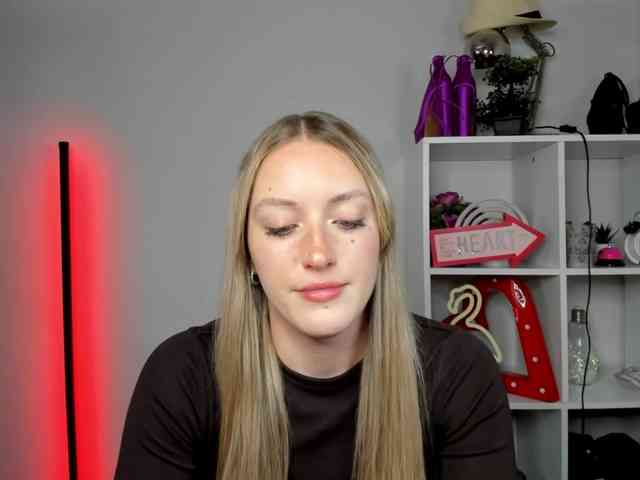 Model: EvelynBlond26