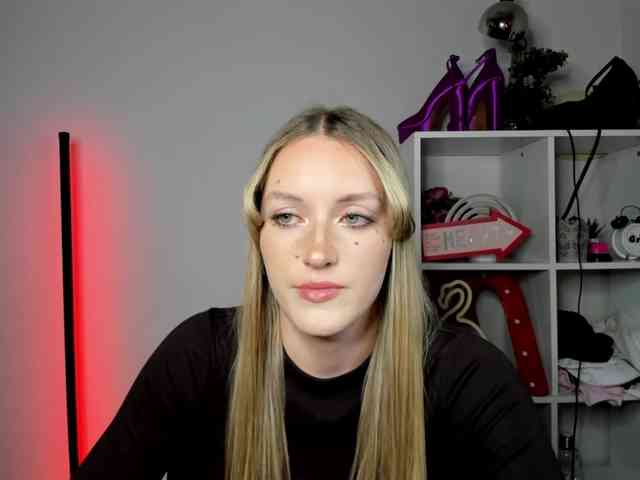 Model: EvelynBlond26
