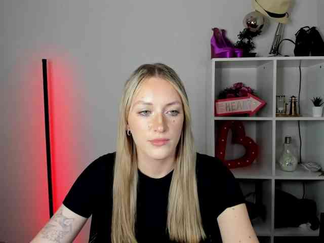 Model: EvelynBlond26