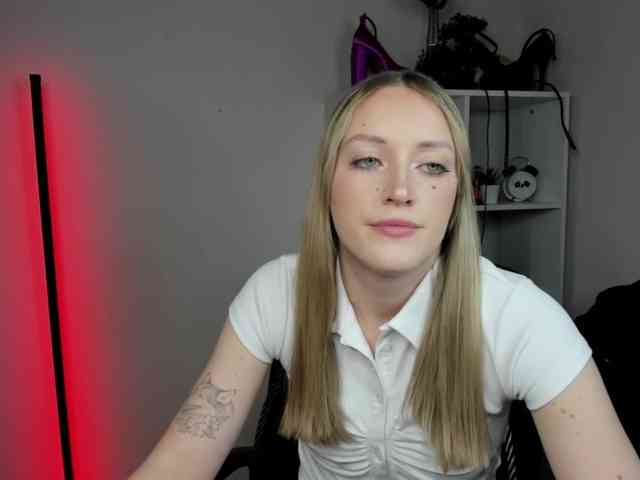 EvelynBlond26