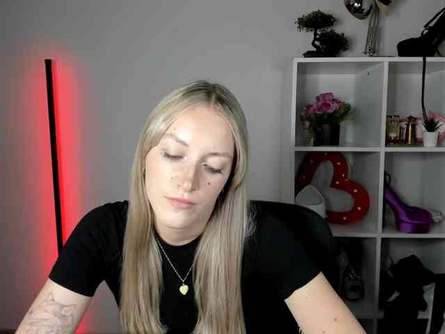 EvelynBlond26