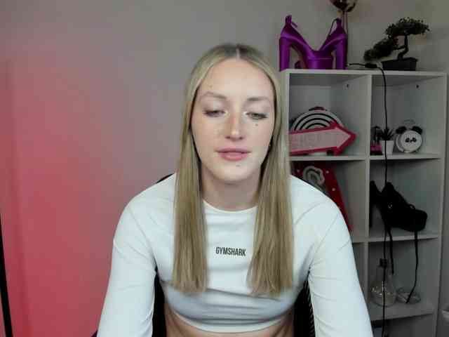 EvelynBlond26