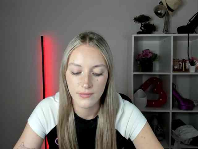 EvelynBlond26