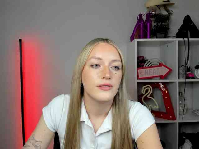 EvelynBlond26