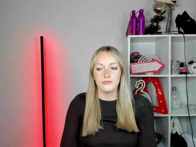 Model: EvelynBlond26
