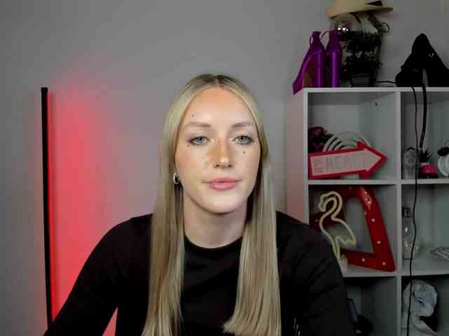 EvelynBlond26