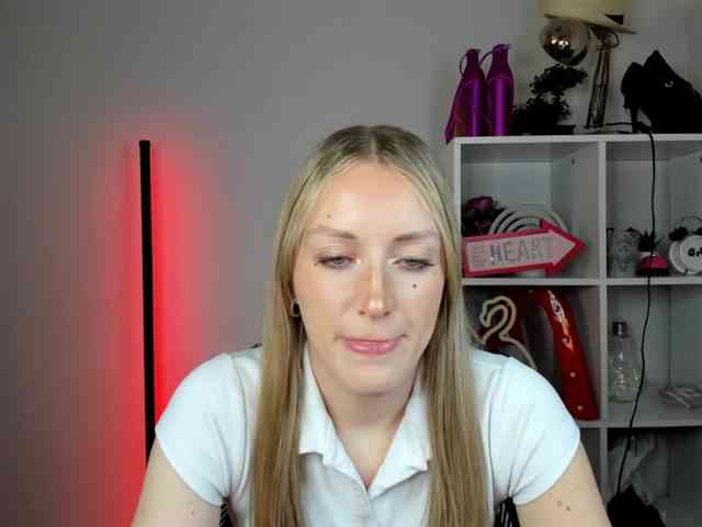 EvelynBlond26