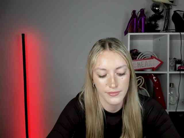 Model: EvelynBlond26