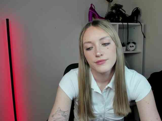 EvelynBlond26