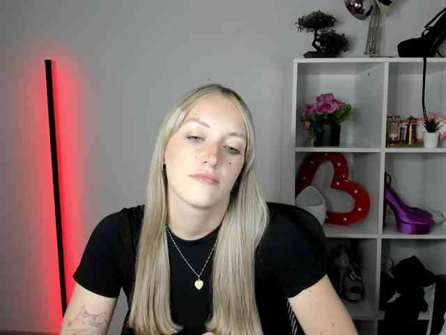EvelynBlond26